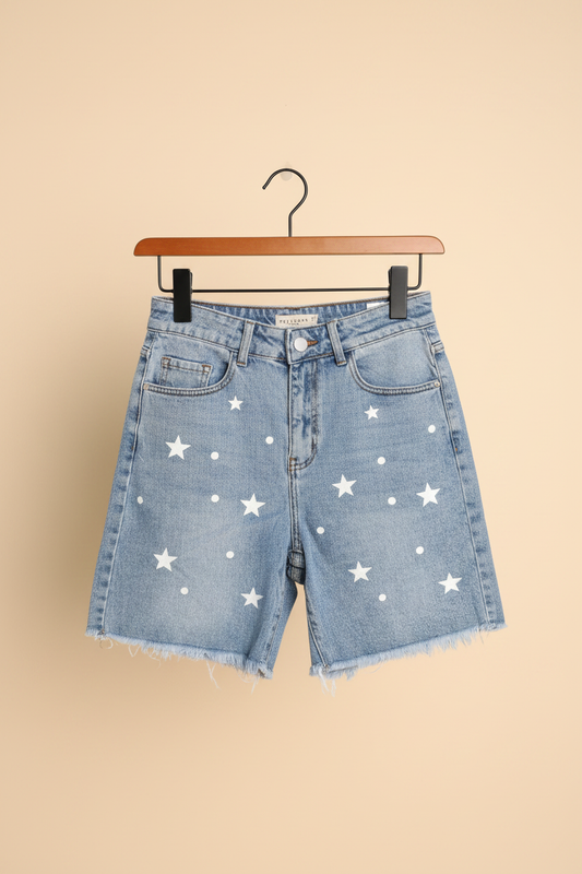 Short vaquero con estrellas en perchero